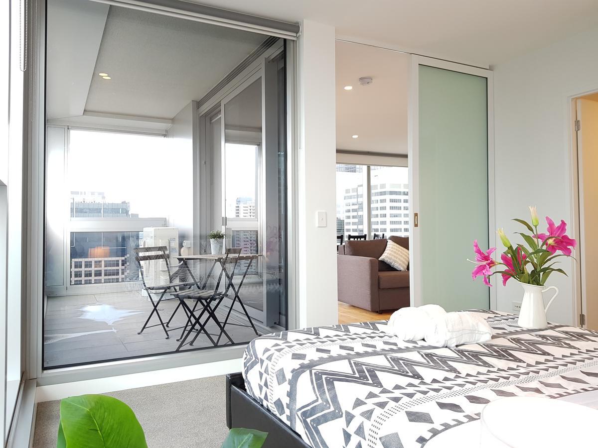 Apartments On The Fifth Melbourne Exterior photo